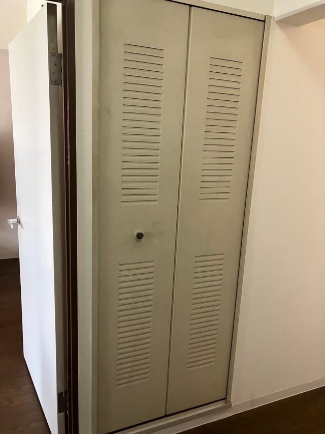 折れ戸収納