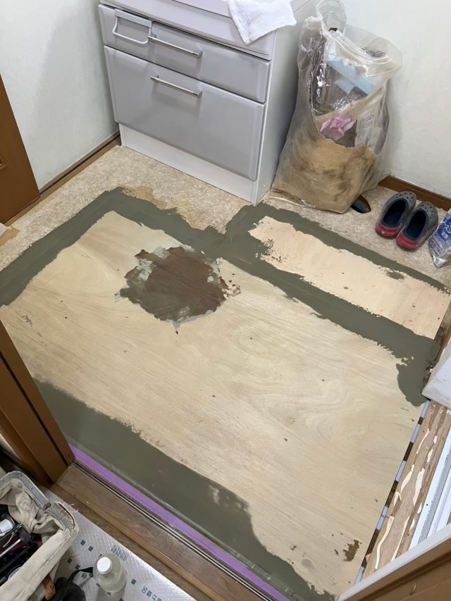 洗面所　床補修