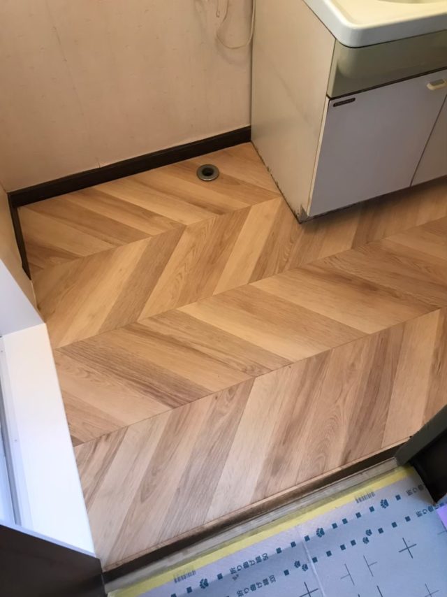 洗面所　床補修