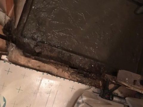 洗面所　出入口　腐食