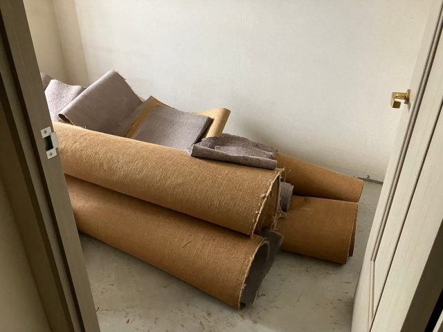 カーペット剥がし