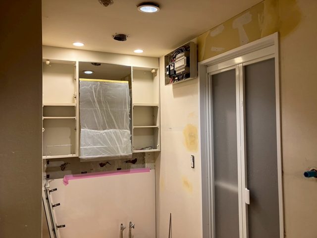 洗面台解体　リフォーム