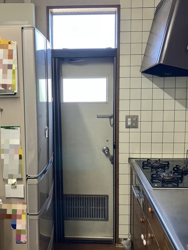 キッチン　勝手口交換