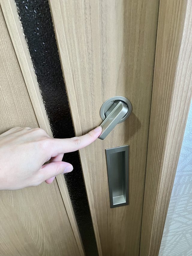 大型サムターン 扉